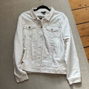 Buffalo women’s XL white jean jacket.